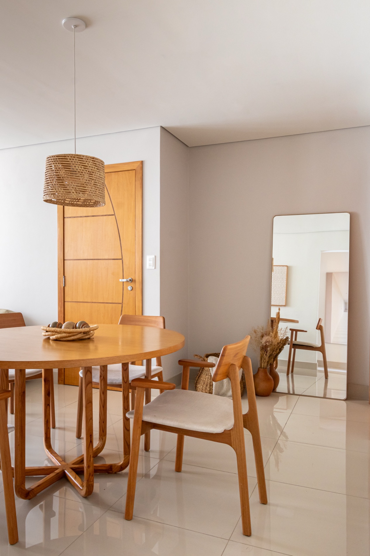Sala de jantar integrada ao estar